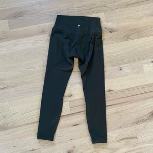 HeyNuts High Waisted Compression Leggings 25” with pockets medium